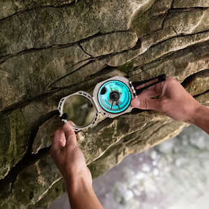 Brunton® Com/Pro 90
<br /><h5>Patented international suspension.</h5>